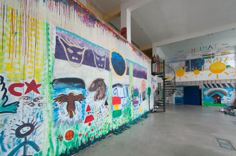 Auf 600 Quadratmetern malten die 20 Jugendlichen beeindruckende Bilder. Jugendprojekt Matassa Auf 600 Quadratmetern malten die 20 Jugendlichen beeindruckende Bilder. Jugendprojekt Matassa