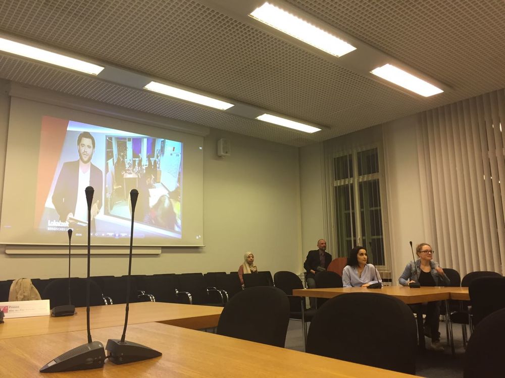 Die ersten Berichte und Anfragen liegen auf dem Tisch Der Jugendrat Solingen stellt seine App vor. (Foto: youpod)