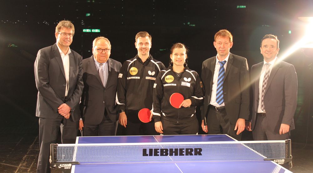 Von links: Thomas Weikert, Werner M. Dornscheidt, Timo Boll und Petrissa Solja, Burkhard Hintzsche und Martin Ammermann. (Foto: Jonathan) Von links: Thomas Weikert, Werner M. Dornscheidt, Timo Boll und Petrissa Solja, Burkhard Hintzsche und Martin Ammermann. (Foto: Jonathan)