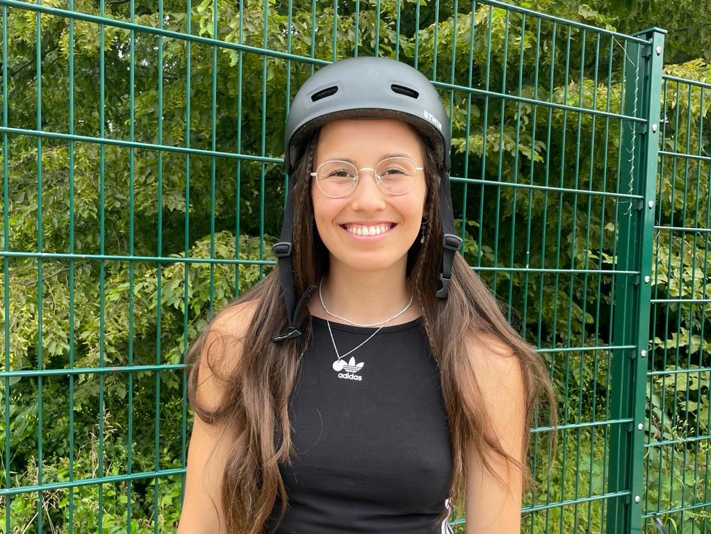 Bella (22) wollte mit dem Mädelsskaten einen Safespace erschaffen. (Foto: youpod / Athina) Bella (22) wollte mit dem Mädelsskaten einen Safespace erschaffen. (Foto: youpod / Athina)