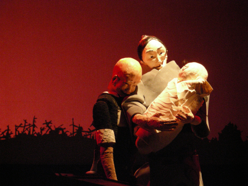 Keiji Nakazawa erzählt die Geschichte von Gen, einem Junge, der die Explosion überlebt. Peter Clouth Keiji Nakazawa erzählt die Geschichte von Gen, einem Junge, der die Explosion überlebt. Peter Clouth