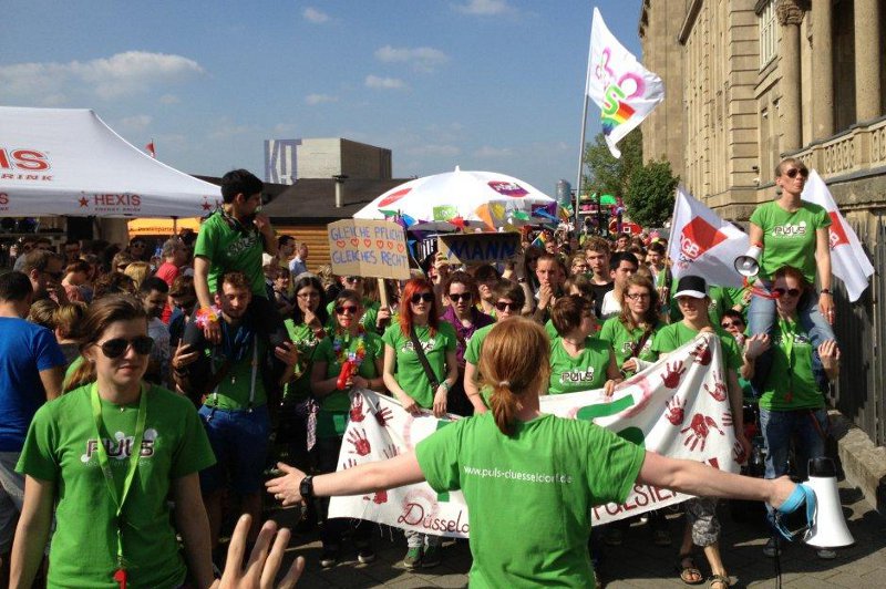Das Wetter spielte mit. Da machte den Jugendlichen der CSD noch etwas mehr Spaß. PULS Das Wetter spielte mit. Da machte den Jugendlichen der CSD noch etwas mehr Spaß. PULS