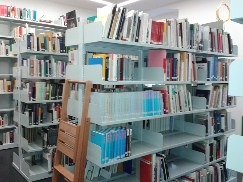 Die Bücherei ist bereits in die neuen Räume eingezogen. jt Die Bücherei ist bereits in die neuen Räume eingezogen. jt