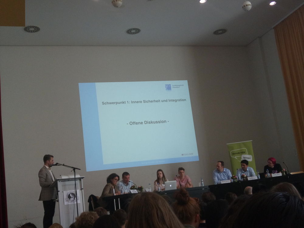 Die Politiker stellten sich den Fragen der rund 180 Schüler.