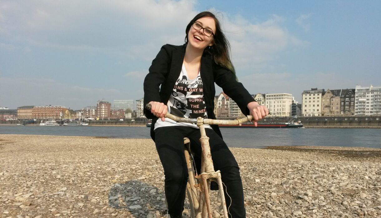 Zwischen Poesie und Podium: Netzheldin Kim über das Schreiben Zwischen Poesie und Podium: Netzheldin Kim über das Schreiben