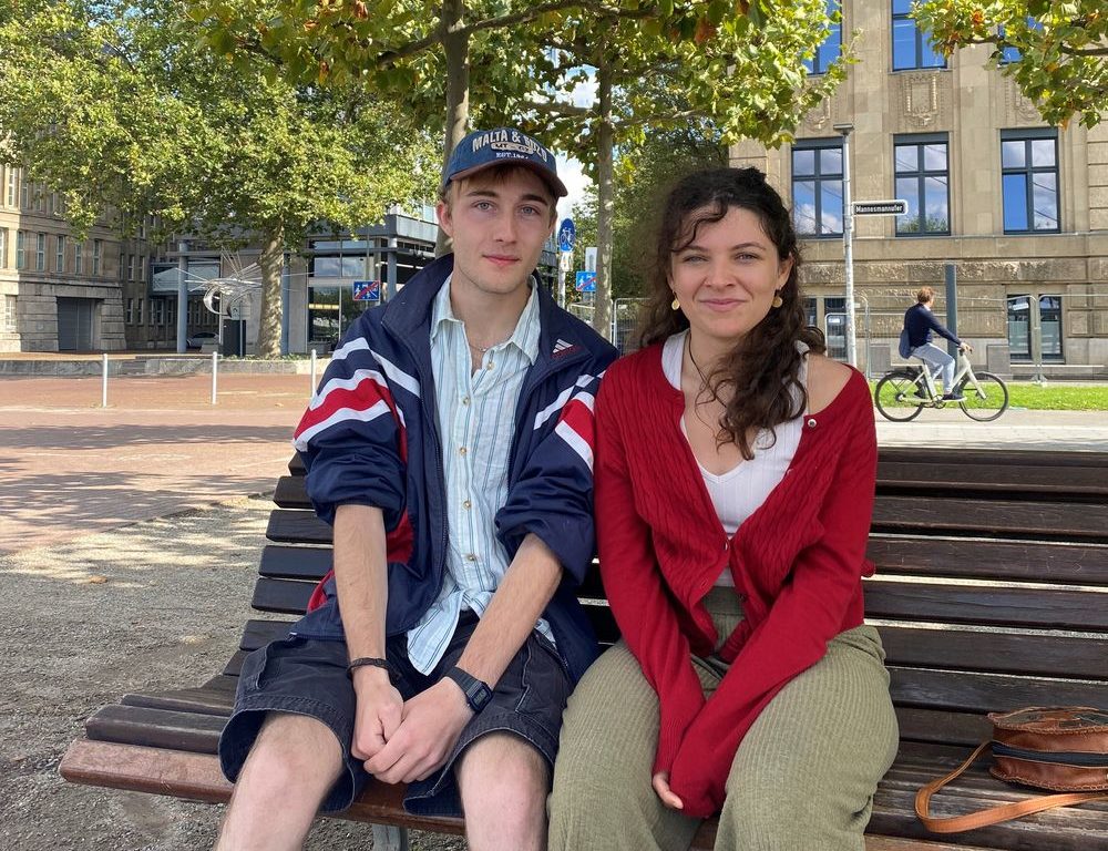 Owen(21) & Ella(21) "Sommer bedeutet Urlaub!" Foto: Youpod/Tala Owen(21) & Ella(21) "Sommer bedeutet Urlaub!" Foto: Youpod/Tala