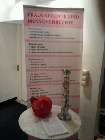 Das Private ist politisch - Motto der Frauenberatungsstelle und ebenso wichtig: Frauenrechte sind Menschenrechte. Natalie Dayekh Das Private ist politisch - Motto der Frauenberatungsstelle und ebenso wichtig: Frauenrechte sind Menschenrechte. Natalie Dayekh