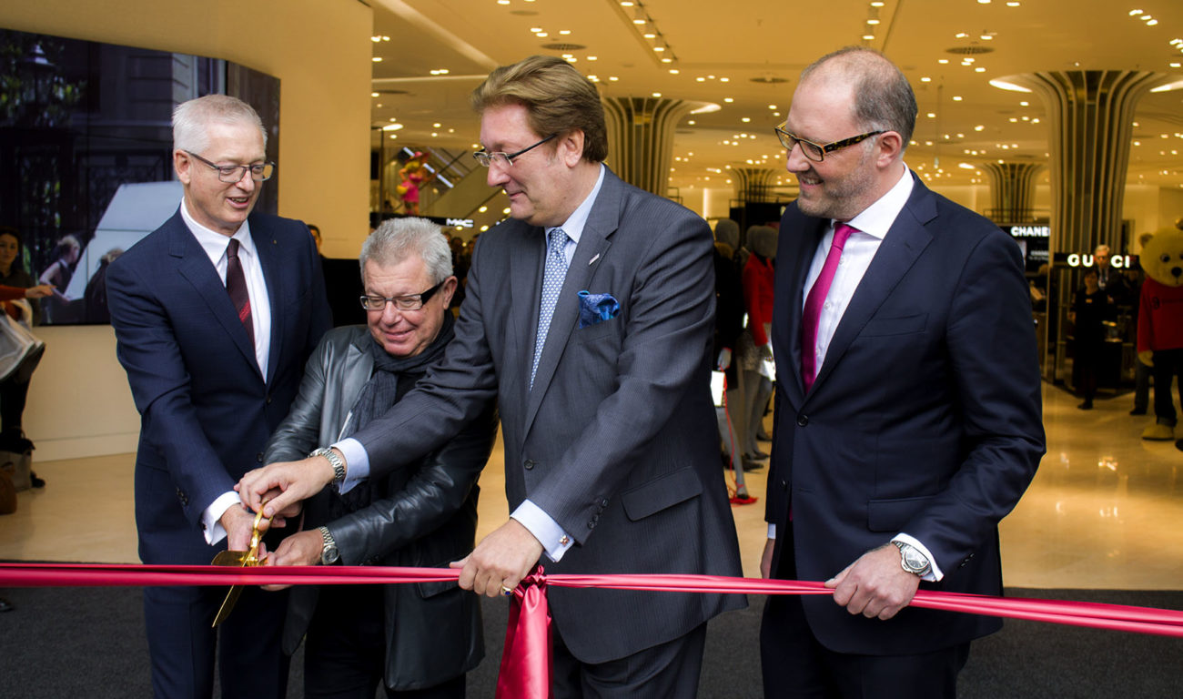 Oberbürgermeister Dirk Elbers durchschnitt gemeinsam mit Star-Architekt Daniel Libeskind das Eröffnungsband. Kai Inboden Oberbürgermeister Dirk Elbers durchschnitt gemeinsam mit Star-Architekt Daniel Libeskind das Eröffnungsband. Kai Inboden