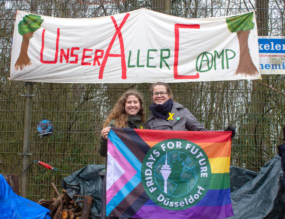 Hannah und Mara campen in Lützerath fürs Klima Mara (links) und Hannah (rechts) campen in der Nähe von Lützerath fürs Klima. (Foto: Anthonja Herold)