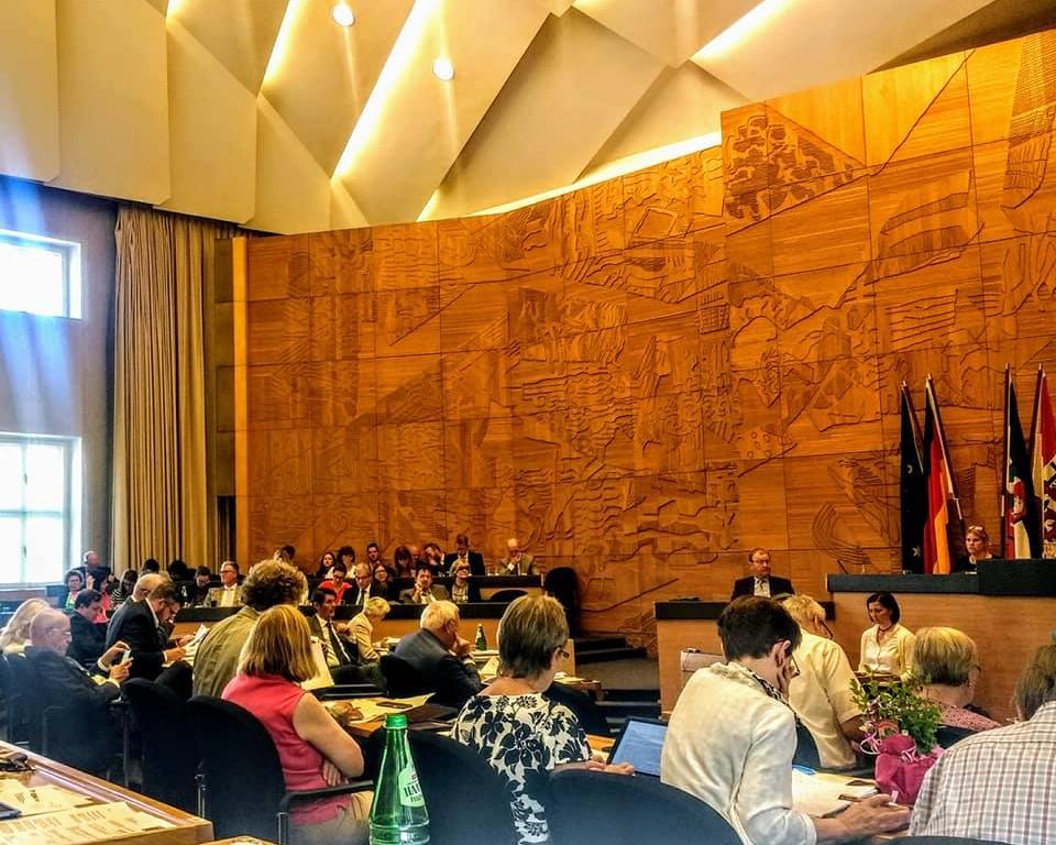 Danach wurde 2,5 Stunden diskutiert. Danach wurde 2,5 Stunden diskutiert.