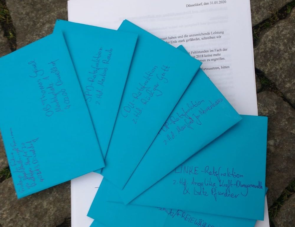 Blaue Briefe für die Stadtpolitik Düsseldorf (Aktion von Fridays for Future) Blaue Briefe an den Stadtrat (c) FFF Düsseldorf