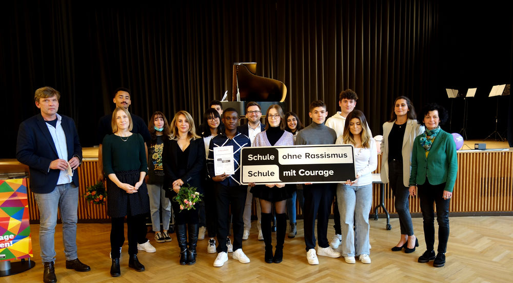 "Schule ohne Rassismus" – Diese Schulen sind neu dabei Zuwachs beim Projekt "Schule ohne Rassismus – Schule mit Courage": Mit der Joseph-Beuys-Gesamtschule hat sich eine weitere Düsseldorfer Schule dem Netzwerk gegen Diskriminierung und Ausgrenzung angeschlossen.(Foto: Christel Müller-Spandick)