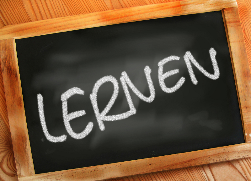 Fünf Tipps für besseres Lernen Lernen macht eher selten Spaß. Doch es gibt einige Methoden, um euch das Lernen zu erleichtern. (Foto: Pixelio)