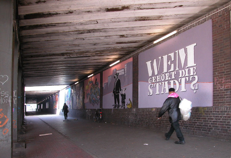 Künstler malen Tunnel an Diese Unterführung soll noch bunter werden. Farbfieber e.V.