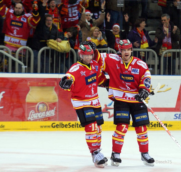 Rob Collins (links) verlässt die DEG nach dieser Spielzeit Daniel Schneider