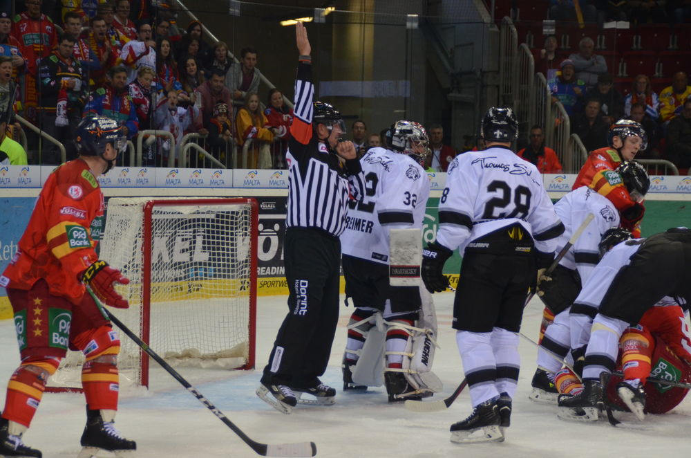 Zweifelhafte Strafe gegen Weiss wird angezeigt. (Lara A.) Zweifelhafte Strafe gegen Weiss wird angezeigt. (Lara A.)