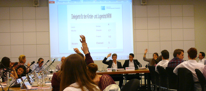 Anträge, Arbeit und Anti-Diskriminierung – die zweite Sitzung des Jugendrats Der Jugendrat wählte bei seiner zweiten Sitzung Deligierte. Jugendrat Düsseldorf