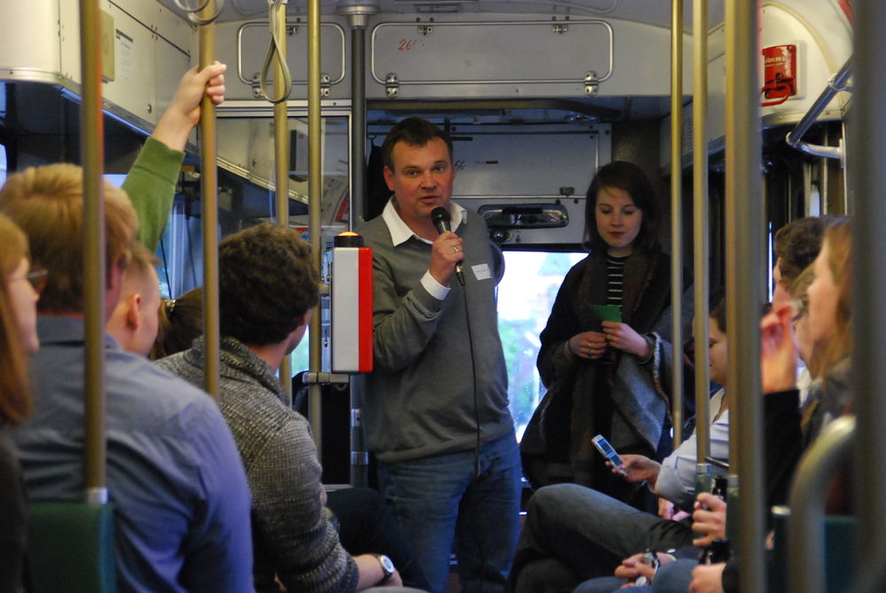 Markus Weske (SPD) präsentiert seine Ergänzung zu einer These. (Foto: Christina Behrens) Markus Weske (SPD) präsentiert seine Ergänzung zu einer These. (Foto: Christina Behrens)