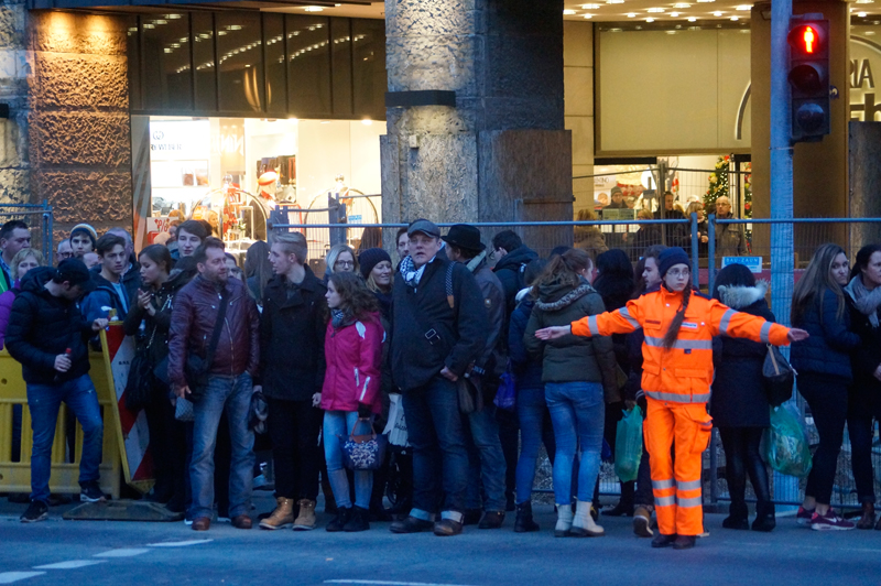 Sie unterstützen Polizei und Rheinbahn im Straßenverkehr und helfen damit, Unfälle zu verhindern. Verkehrskadetten Düsseldorf Sie unterstützen Polizei und Rheinbahn im Straßenverkehr und helfen damit, Unfälle zu verhindern. Verkehrskadetten Düsseldorf