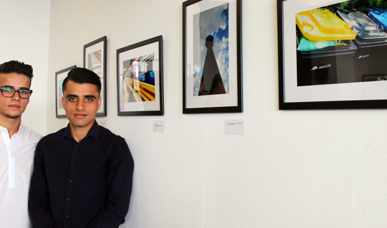 Recycling, Fernsehturm und U-Bahn - diese Eindrücke von Düsseldorf haben Muhammad (links) und Hasib (rechts) auf Fotos festgehalten. (youpod)