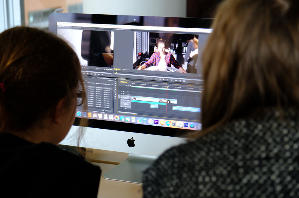 Mein Freiwilliges Soziales Jahr bei Youpod Von Videoschnitt über Social Media Arbeit bishin zum klassischen Artikelschreiben habe ich bei youpod viel Aufgaben übernommen. (Foto von Sofie Ambaum)