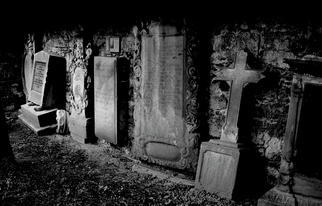 Vampire spielen eine besondere Rolle in der Filmgeschichte. Das Filmmuseum widmet ihnen nun eine Ausstellung. sassi102 / photocase.com