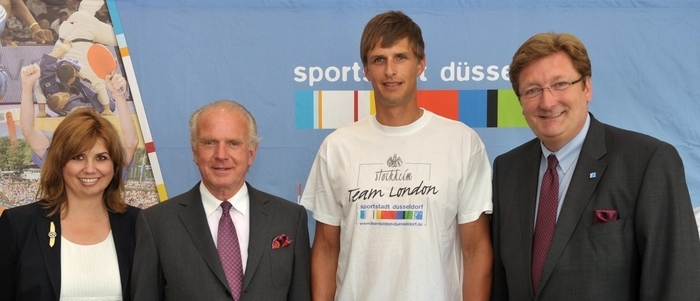 v.l.n.r: Christina Begale (Geschäftsführerin sportAgentur Düsseldorf GmbH), Karl-Heinz Stockheim, Lukas Müller (Weltmeister Ruder-Achter), Oberbürgermeister Dirk Elbers sportAgentur Düsseldorf