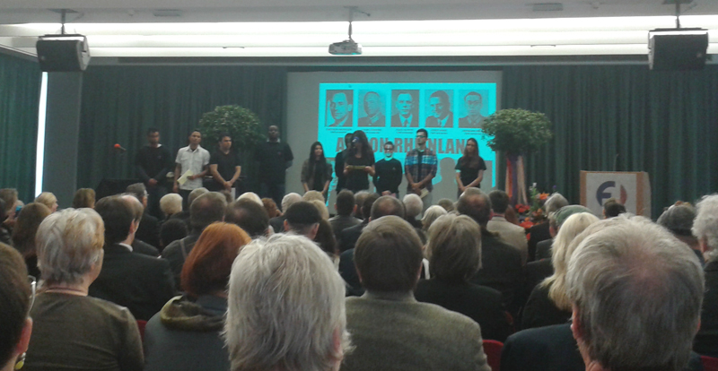 Über Mut sprachen Schüler des Franz-Jürgens-Berufskollegs.  youpod Über Mut sprachen Schüler des Franz-Jürgens-Berufskollegs. youpod