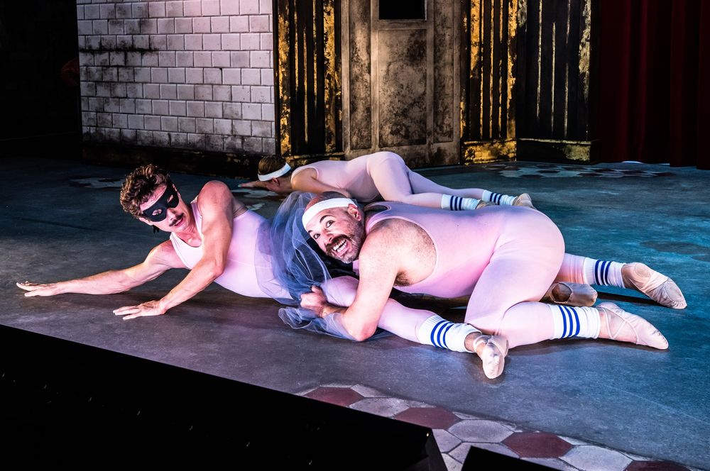 Auf dem Bild: Bence Mezei, Ilan Bachrach, Hannah Krebs – Foto: Heinrich Brinkmöller-Becker