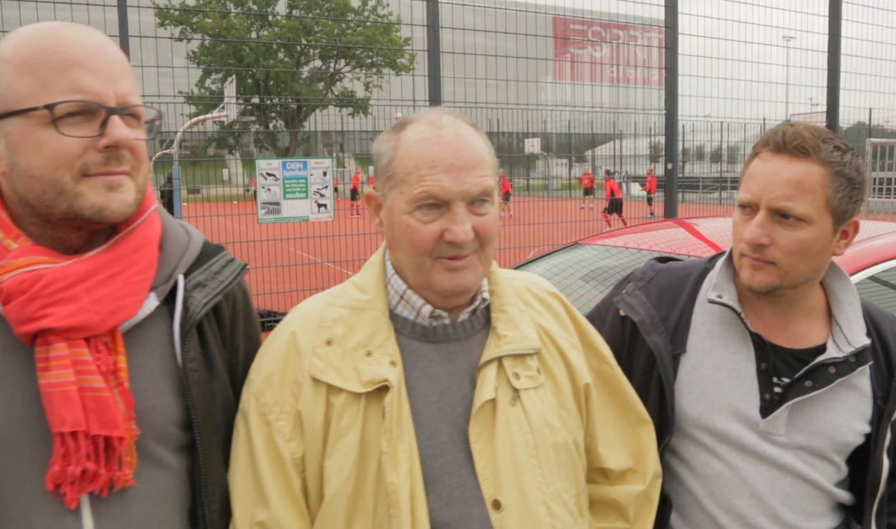 Die Filmemacher im Gespräch mit Fortuna-Legende Matthes Mauritz - Für die Finanzierung des Projekts werden noch Unterstützer gesucht Holger Schürmann / Lars Pape Die Filmemacher im Gespräch mit Fortuna-Legende Matthes Mauritz - Für die Finanzierung des Projekts werden noch Unterstützer gesucht Holger Schürmann / Lars Pape