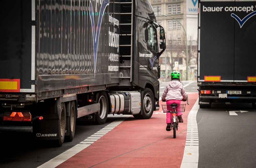 So unsichere Radstreifen soll es in Zukunft nicht mehr geben, wünscht sich der ADFC Düsseldorf. (Foto: Changing Cities, Michalke) So unsichere Radstreifen soll es in Zukunft nicht mehr geben, wünscht sich der ADFC Düsseldorf. (Foto: Changing Cities, Michalke)