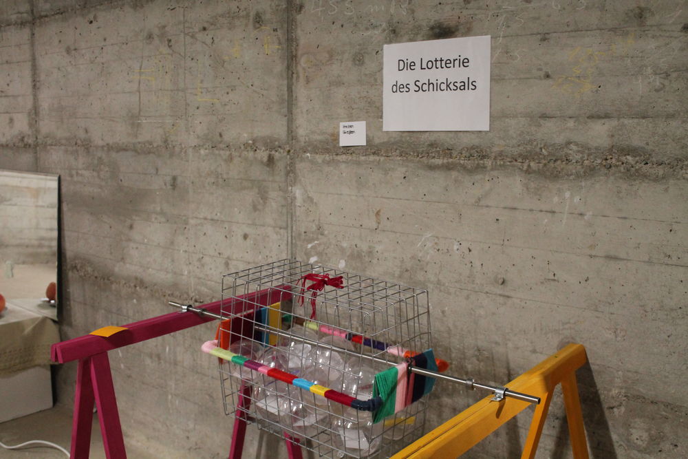 Die Lotterie: Ist unser Leben vorherbestimmt? Von Hellen Gießen. (Foto: Christina Behrens) Die Lotterie: Ist unser Leben vorherbestimmt? Von Hellen Gießen. (Foto: Christina Behrens)