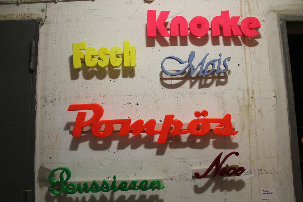 Anton Kradisch arbeitete mit Worten, Farben und Schriften. (Foto: Christina Behrens) Anton Kradisch arbeitete mit Worten, Farben und Schriften. (Foto: Christina Behrens)