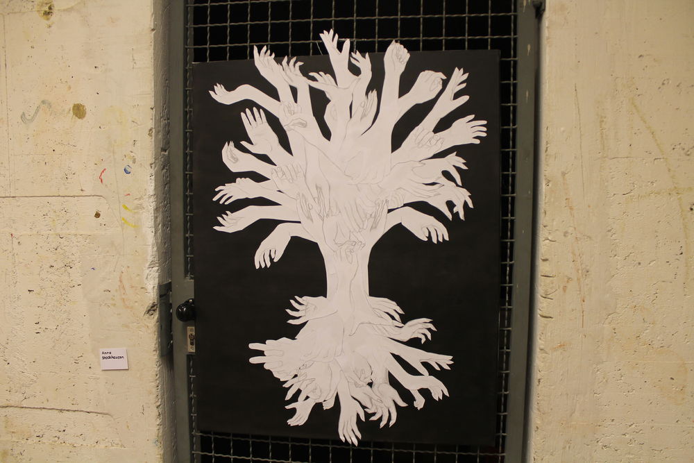 Der Baum aus Papier von Anna Stockhausen. (Foto: Christina Behrens) Der Baum aus Papier von Anna Stockhausen. (Foto: Christina Behrens)