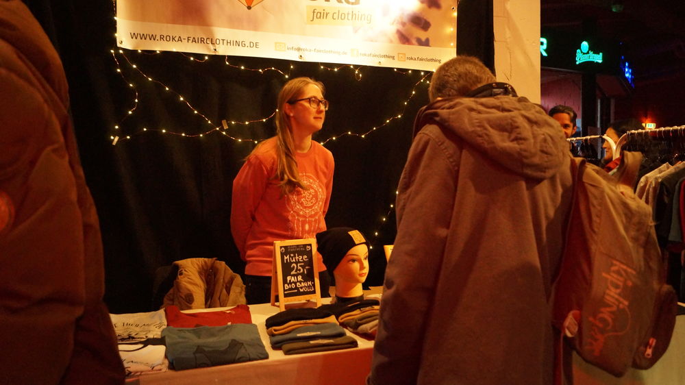 Neben den vielen Essensständen gab es unter anderem auch fair gehandelte und vegane Kleidung zu kaufen. (Foto von Sofie Ambaum) Neben den vielen Essensständen gab es unter anderem auch fair gehandelte und vegane Kleidung zu kaufen. (Foto von Sofie Ambaum)