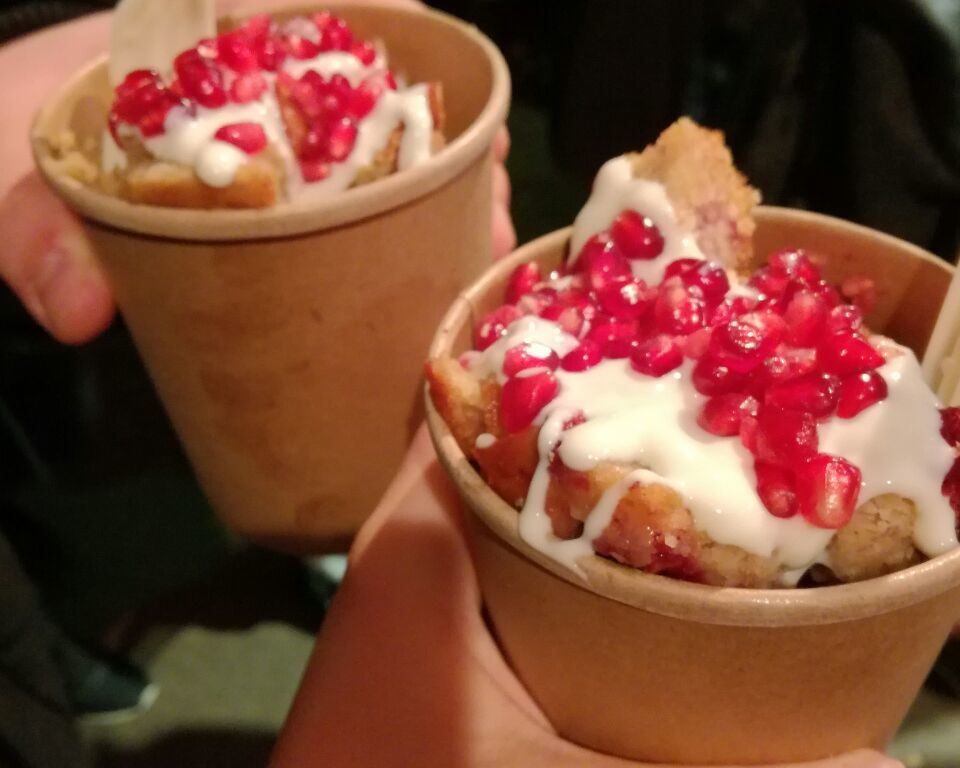 Die Initiativmanufaktur "Neue Werte" verkaufte Bananenbrot aus Lebensmitteln, die sich aus ästhetischen Gründen nicht zum Verkauf eignen. (Foto von Sofie Ambaum) Die Initiativmanufaktur "Neue Werte" verkaufte Bananenbrot aus Lebensmitteln, die sich aus ästhetischen Gründen nicht zum Verkauf eignen. (Foto von Sofie Ambaum)