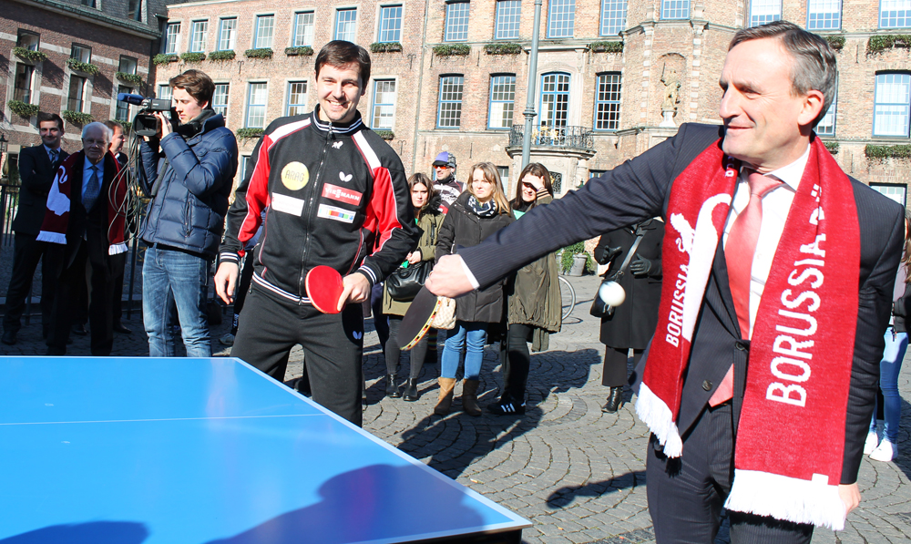 Tischtennis-Mobil bringt Menschen zusammen Tischtennis-Mobil bringt Menschen zusammen