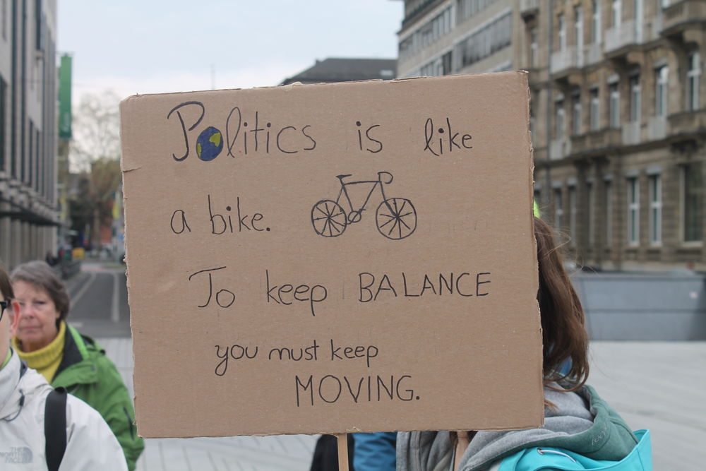 Es darf auch ein schlichtes Plakat mit Tiefgang sein. (Foto: Niklas Ester)