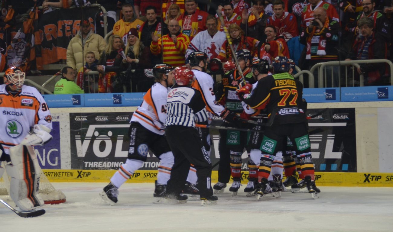 Gruppenkuscheln mit den Offiziellen. Lara A.