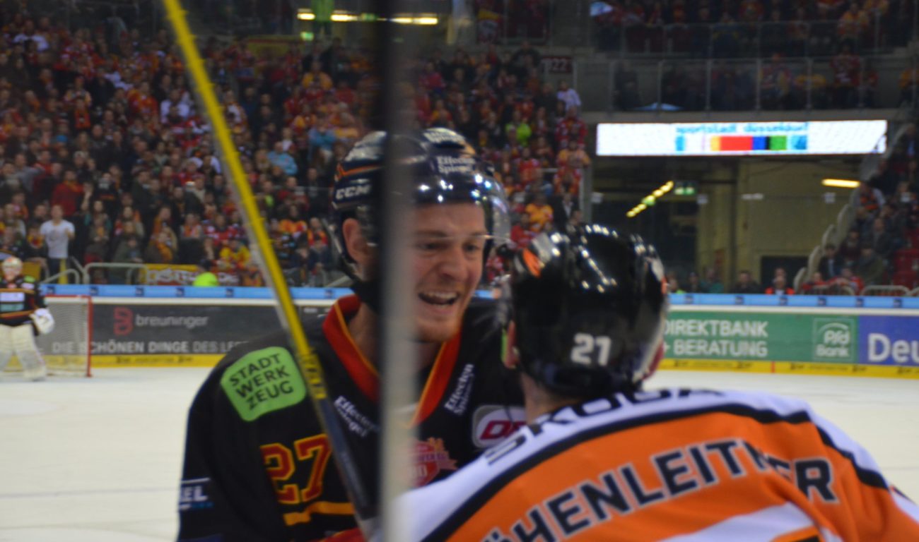 Düsseldorfer Tim Schüle ist doch ein ganz Lieber oder? Lara A.