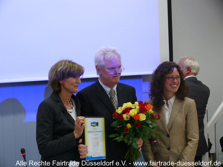 Der Düsseldorfer Stadtbezirk 5 wird als "Fairtrade Town" ausgezeichnet. Fairtrade Düsseldorf e.V. Der Düsseldorfer Stadtbezirk 5 wird als "Fairtrade Town" ausgezeichnet. Fairtrade Düsseldorf e.V.