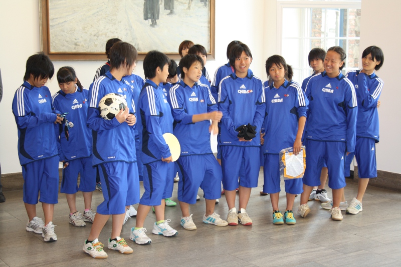 TuSA 06 empfängt Fußball-Freundinnen aus Japan TuSA 06 empfängt Fußball-Freundinnen aus Japan