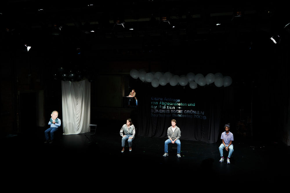 Die 46. Mülheimer Theatertage „Stücke 2021“ – ab sofort online Die Eröffnungsproduktion "9/26 - Das Oktoberfestattentat" der Münchner Kammerspiele – Foto: Julian Baumann