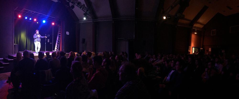 Ein Abend mit Jan-Philipp Zymny Jan-Philipp Zymny bei "Comedy gegen Rechts" (Foto: youpod)