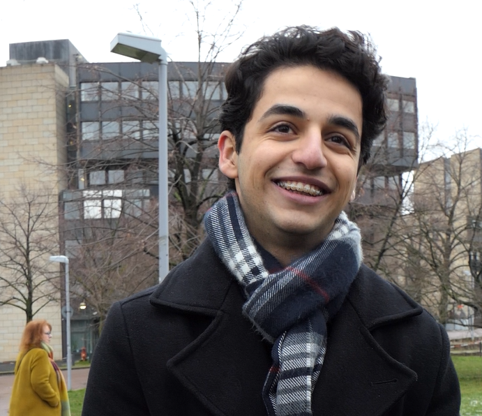 Ahmad (19) findet, dass das Engagement in einer Partei ein sinnvoller Weg ist, um sich politisch einzusetzen. (Foto: youpod/Athina) Ahmad (19) findet, dass das Engagement in einer Partei ein sinnvoller Weg ist, um sich politisch einzusetzen. (Foto: youpod/Athina)