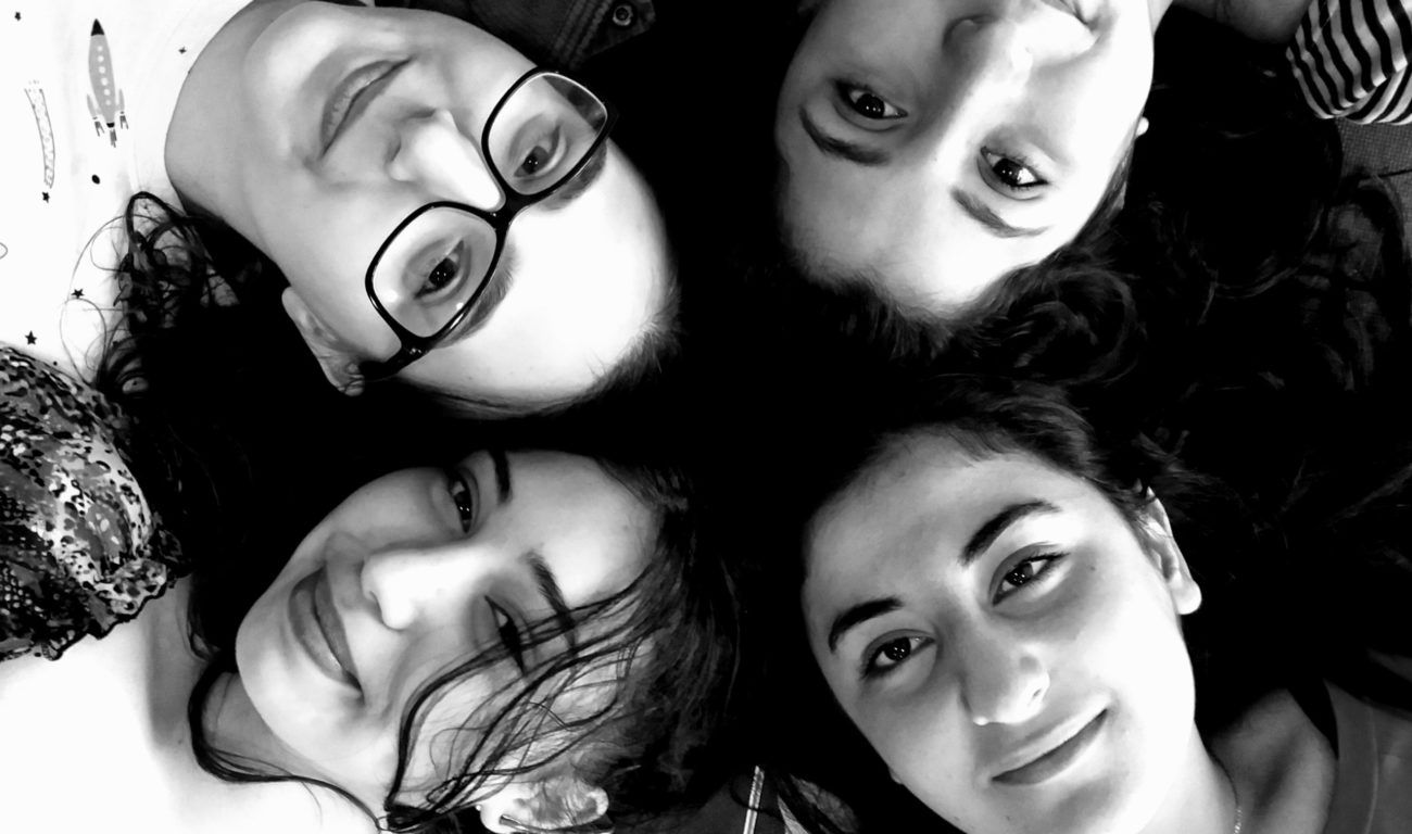 "Das schönste an Düsseldorf sind die Menschen. Aber noch schöner ist es, wenn man sieht, wie viel unterschiedliche Nationen es in Düsseldorf gibt. Und wie alle diese Menschen tatsächlich miteinander funktionieren. Ich schicke Ihnen ein Bild von Schönheit vier verschiedenen Ländern: Bosnien und Herzegowina, Syrien, Afghanistan und Spanien." Ljilja Petrovic (14 Jahre)