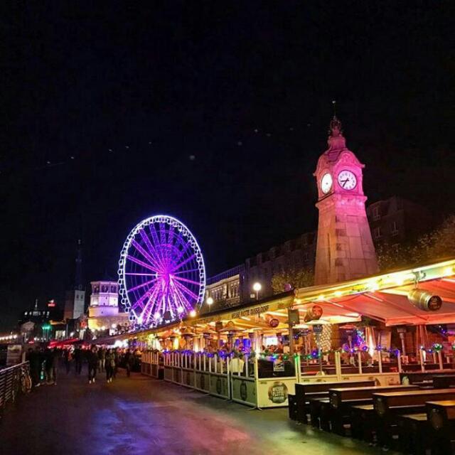 Das Schifffahrtsmuseum, das Riesenrad und der Burgplatz sind die heftigsten Orten, wo man Zeit mit FreundenInnen verbringen kann und deswegen habe ich zwar ein Bild vom weiten geschossen, um alle schöne Erinnerungen zu behalten. Kenan Amtou Almasri (18 Jahre)