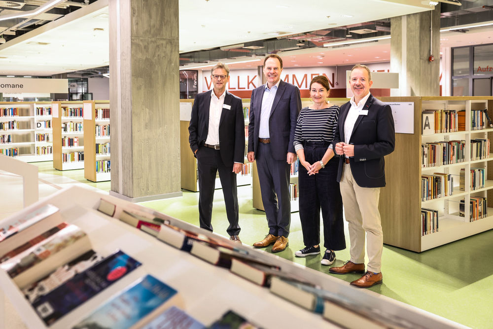 Der mit 20.000 Euro dotierte nationale Bibliothekspreis "Bibliothek des Jahres 2023" geht an die Düsseldorfer Zentralbibliothek im KAP1. Der Preis wird vom Deutschen Bibliotheksverband e .V. (dbv) und der Deutsche Telekom Stiftung verliehen. (Foto: Landeshauptstadt Düsseldorf/Melanie Zanin) Der mit 20.000 Euro dotierte nationale Bibliothekspreis "Bibliothek des Jahres 2023" geht an die Düsseldorfer Zentralbibliothek im KAP1. Der Preis wird vom Deutschen Bibliotheksverband e .V. (dbv) und der Deutsche Telekom Stiftung verliehen. (Foto: Landeshauptstadt Düsseldorf/Melanie Zanin)