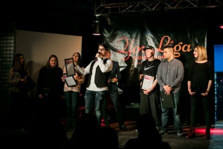 Blitz-Witz und Face-Control beim 2. Comedy Derby Festival Urkundenvergabe, jeder hat eine bekommen. © Michail Raguzin und AVP e.V.