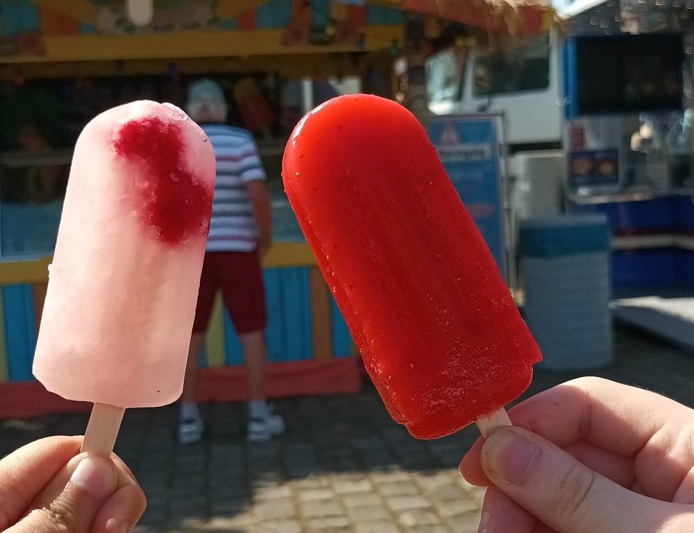 Eis am Stiel gibt es in vielen verschiedenen Geschmacksrichtungen. Eine echte Empfehlung! Eis am Stiel gibt es in vielen verschiedenen Geschmacksrichtungen. Eine echte Empfehlung!